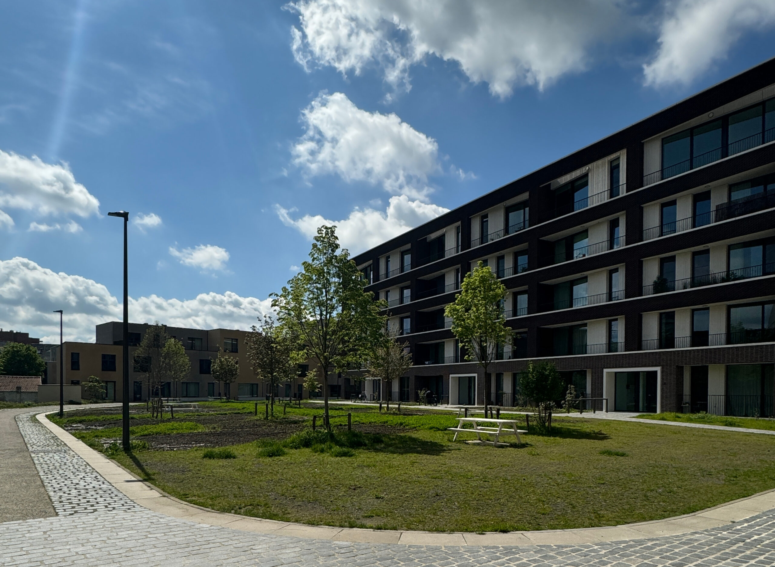 De binnentuin van de eerste fase van het woonproject Komet in Mechelen