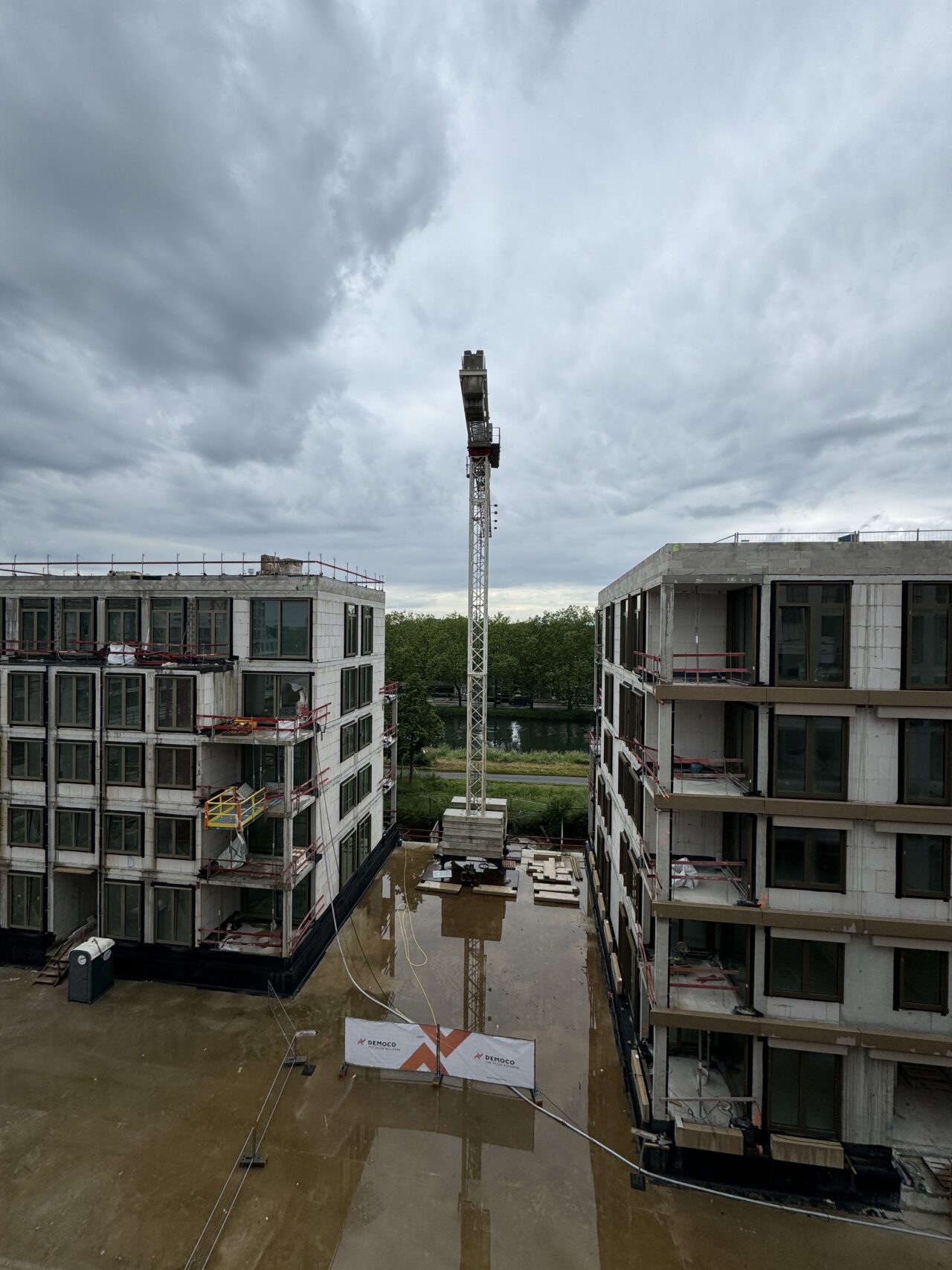 Uitzicht Auwegemvaart vanuit het gebouw Compagnie op de Komet-site.